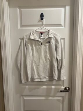 ✨North Face Fuzzy Pullover✨
